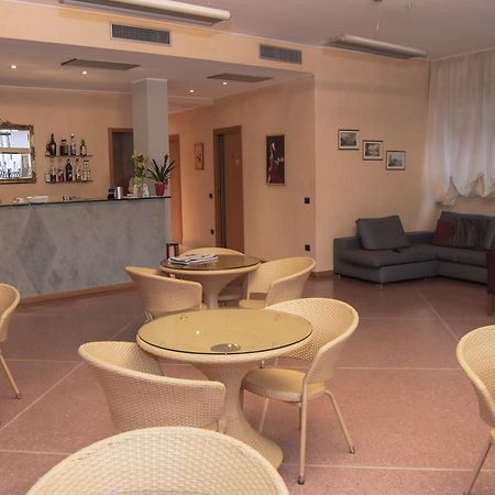 Albergo Munsci' Rovello Porro エクステリア 写真