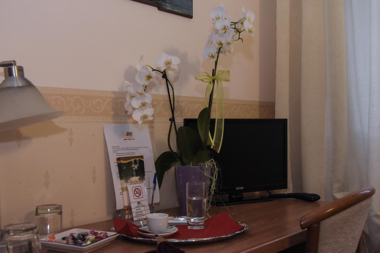Albergo Munsci' Rovello Porro エクステリア 写真